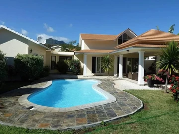 Come and discover this superb villa on the west coast of Mauritius.