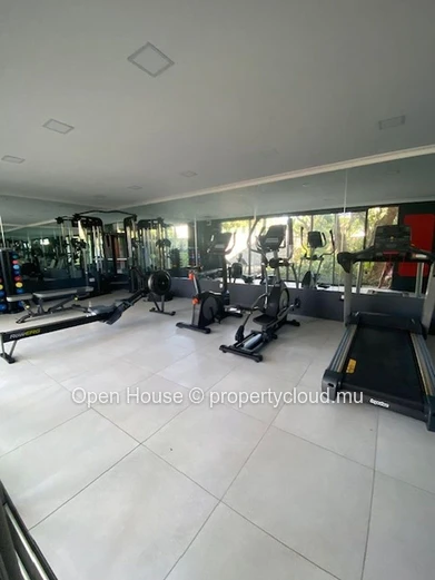 Exclusivité Pointe aux Canonniers. Splendide RDJ dans immeuble neuf, 3 chambres en suite, plage à 100m piscine commune. (Mandat exclusif)