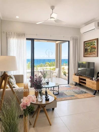 Prestige 3-bedroom ground-floor apartment with private garden and panoramic sea view