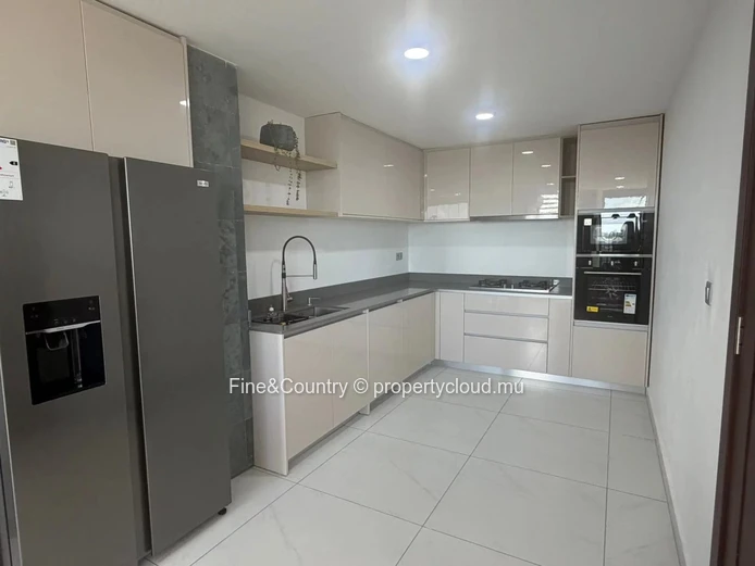 For Sale – Penthouse with Private Pool & Rooftop