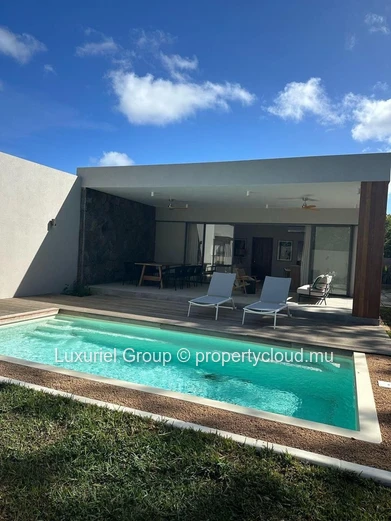 Villa de Charme avec Terrasse et Espace Extérieur Raffiné