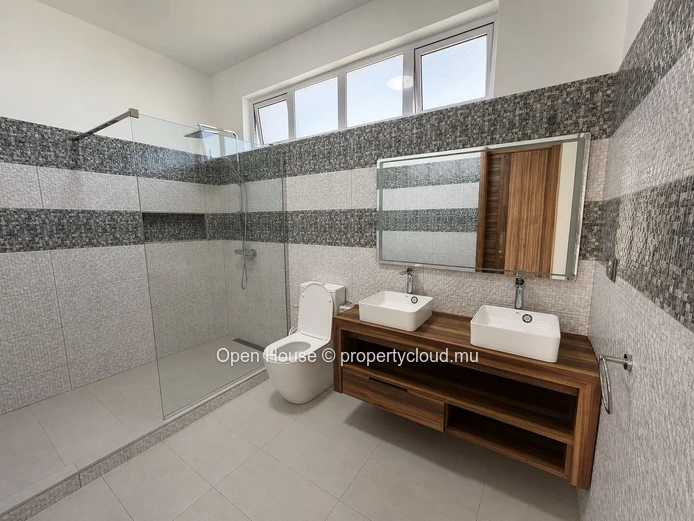 4-Bedroom Furnished Villa with Private Pool in Trou aux Biches