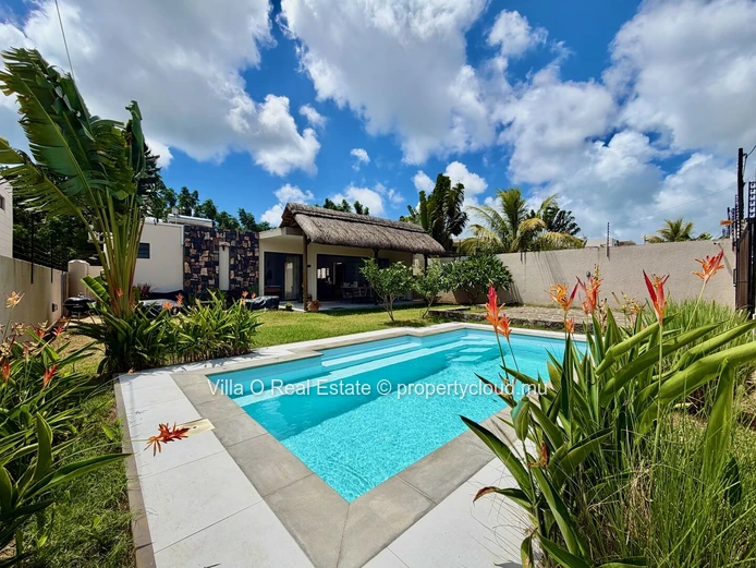 Ideal for a single or a couple, this home with immense charm stands out for its exquisite interior design, its lovely...