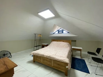 6 Bedroom House