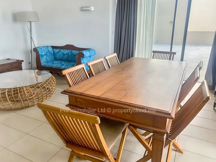 Votre expérience de vie avec ce penthouse à vendre, offrant des vues captivantes sur la mer et un espace abondant au ...