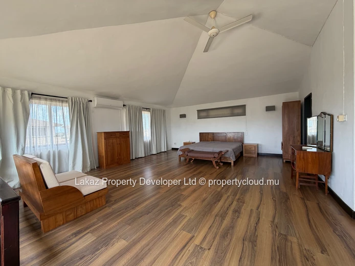 2-Bed Penthouse plus 1 office 
