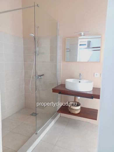 Tamarin – À vendre, villa récente 3 chambres avec piscine et vue dégagée
