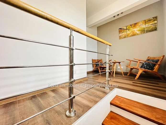 Un Duplex Avec Piscine Pour Un Quotidien Paisible