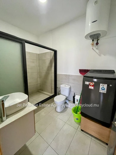 Appartement moderne de 2 chambres avec piscine