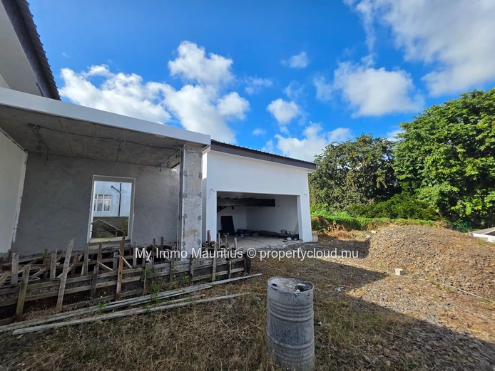 Luxury Contemporary Villa to Complete