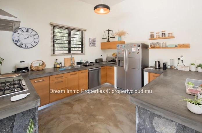 Belle Villa Sur Un Grand Terrain De 1 400 M² Proche De Grand Baie - Ile Maurice