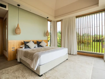 5 Bedroom Villa