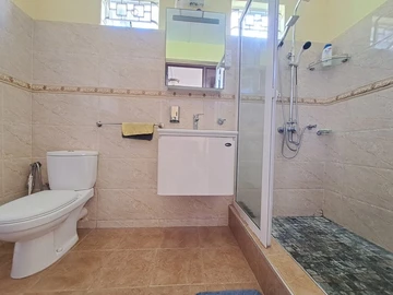6 Bedroom House