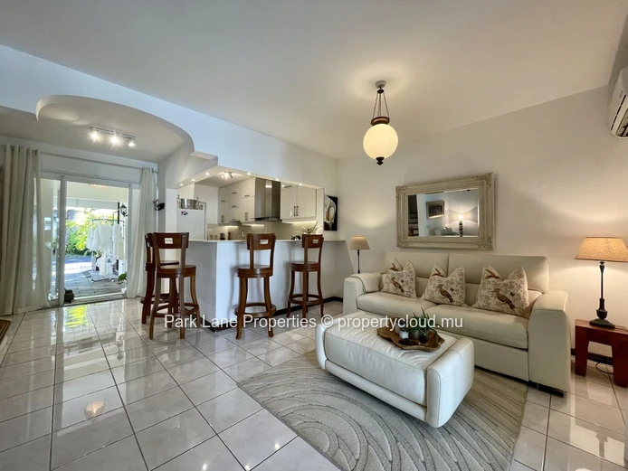 For Sale: Duplex with Private Pool in Bain Boeuf