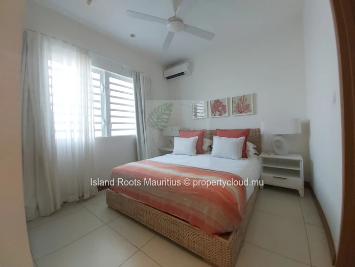Beachfront apartment located in the north of the island !
