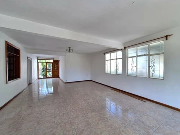8 Bedroom Office