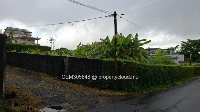 Terrain Résidentiel à Vendre – Chemin Couvent, Curepipe