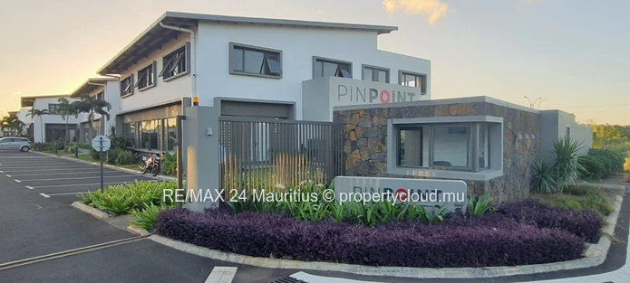 Elevate Your Business at PinPointe Offices: Prime Commercial Space for Rent!