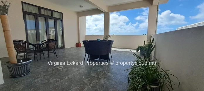 Appartement 3 ch Calodyne - piscine et terrasse en bois