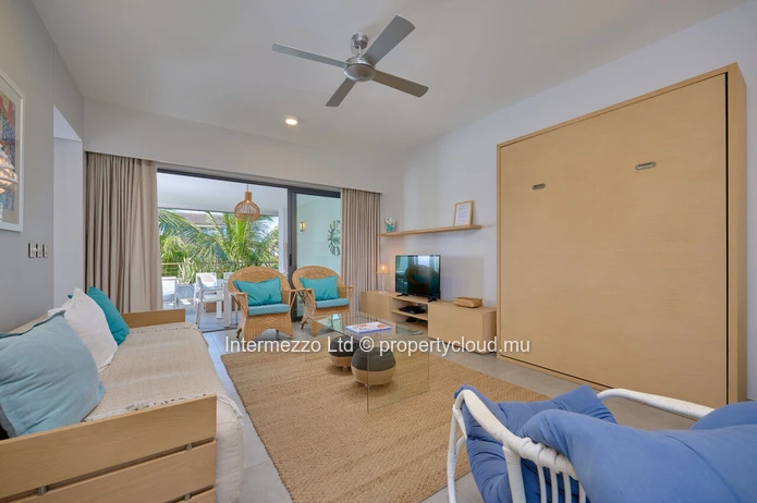 Walk to the Beach: 2-Bed Apartment in Mont Choisy