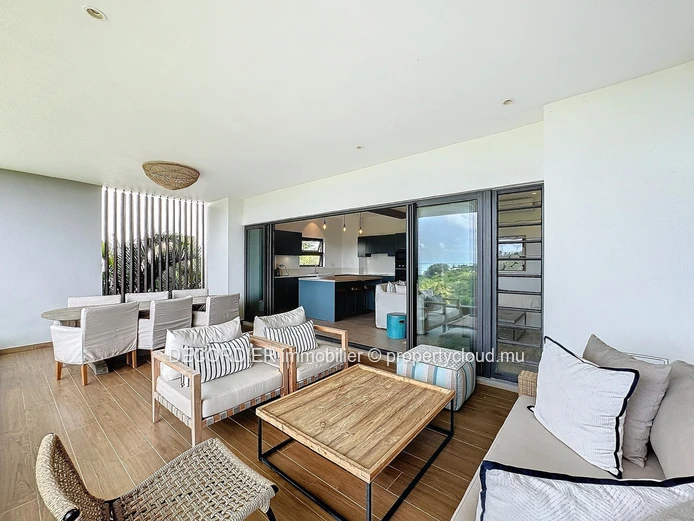 Elegant furnished flat with sea view in Saint Antoine