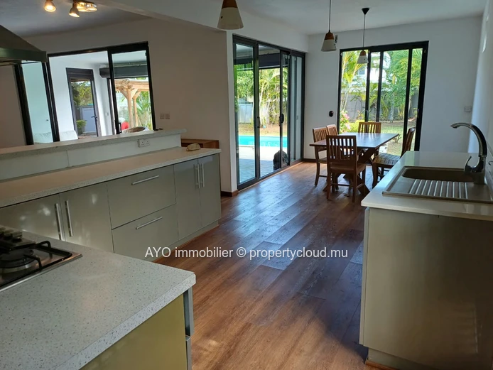 Beautiful 4 bedroom home with pool and garden in Pereybere