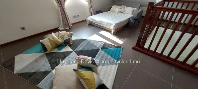 Elegant 3-Bedroom House with Mezzanine in Tamarin – Secure Estate