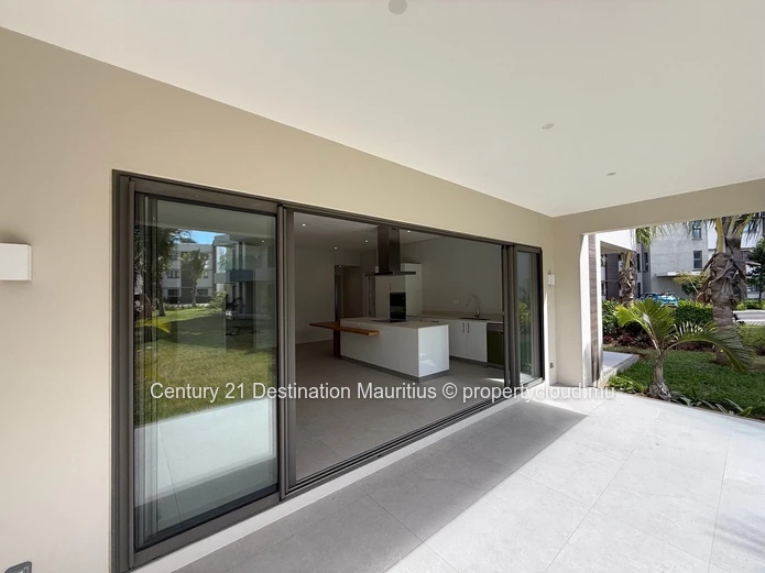 Ground Floor Corner Apartment | La Pointe | Pointe aux Canonniers | 130m²