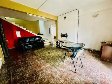 6 Bedroom House
