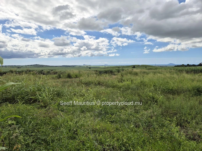Prime Residential Plot with Panoramic Views of the Northern Islands – Mont Piton 2