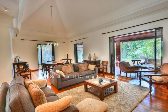 Villa de Prestige dans un Domaine Golfique à Tamarin | Piscine Privée & Vue Montagne