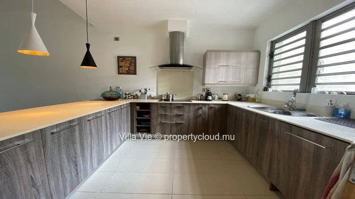 Poste Lafayette - Beachfront modern 3-bedroom ensuite duplex with swimming pool