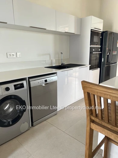 Beachfront Penthouse in Pointe aux Piments - 2BR, Pool & Sea View