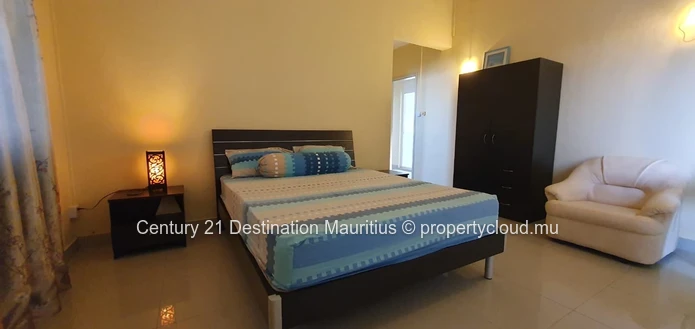 Spacious family Penthouse just minutes from the  sea