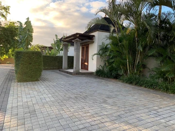 4 Bedroom Villa