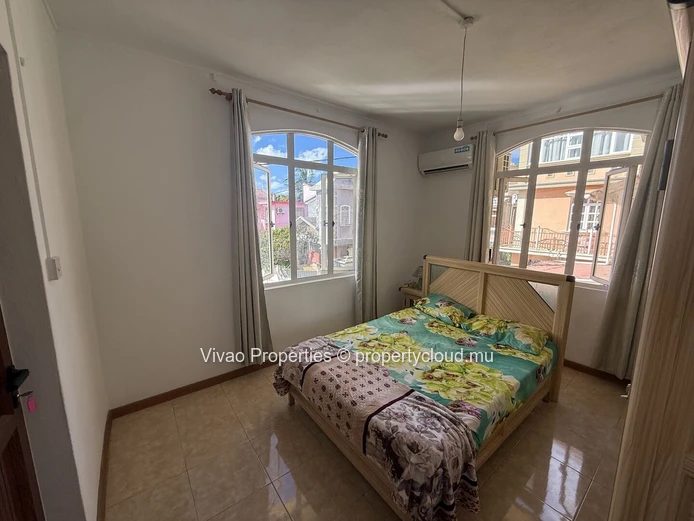 Appartement moderne meublé de 3 chambres au cœur de Flacq avec des espaces de vie spacieux - Rs 22,000 pm
