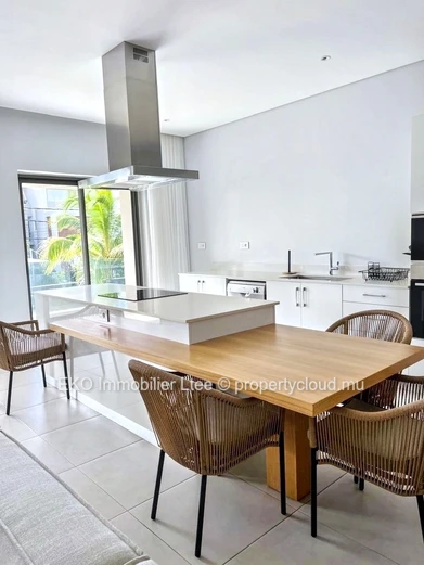 Stunning 2-Bedroom Apartment with Pool in Pointe aux Canonniers