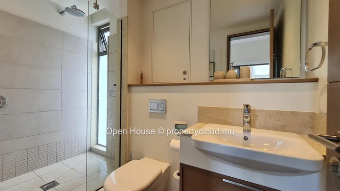 Mont Choisy Park in Grand Baie - IRS Apartment for sale 214m², 3 bedrooms, shared swimming pool, accessible to foreig...