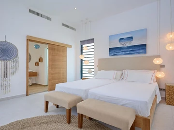 4 Bedroom Villa
