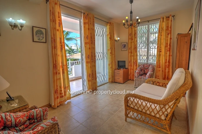 Charming 4-bedroom house in second row 