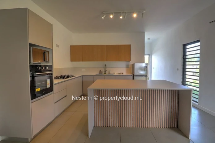 Villa moderne de plain-pied à Saint-Antoine avec 3 chambres.