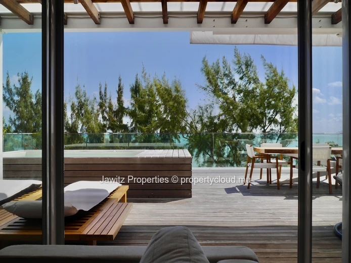 Beachfront Penthouse Grand Gaube - 3 bedrooms - 200sqm | Rs 180,000