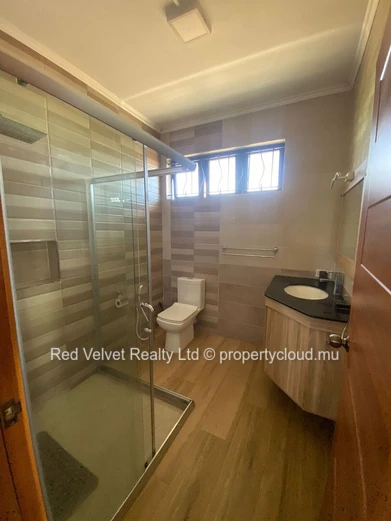 Luxury 4-Bedroom Furnished House for Rent – Le Bout du Monde, Ebène – 390 m²