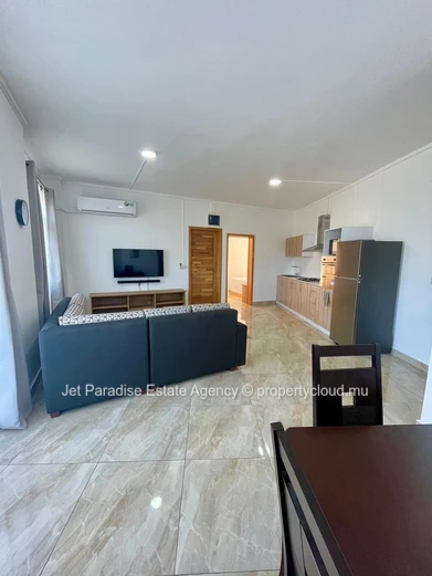 Appartement moderne de 2 chambres avec piscine