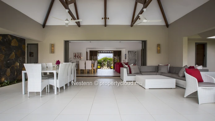 Modern villa of 4 bedrooms in a secure residence