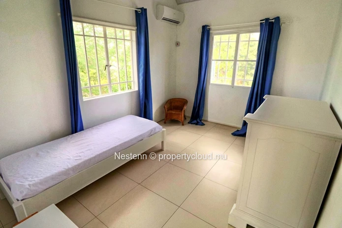 Semi-detached 3-bed house in a popular residence with huge garden
