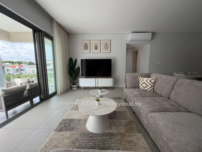 Pereybere | New 144 m² Apartment with Pool, Walk to Beach