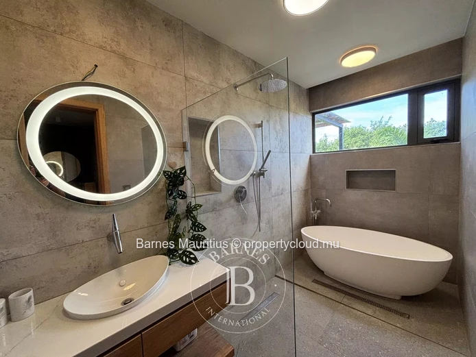 BEAU VALLON – Maison contemporaine avec appartement indépendant – 5 chambres