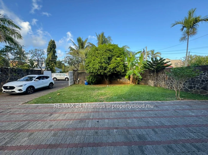 4 Bedroom House in Pointe Aux Canonniers | Freestanding