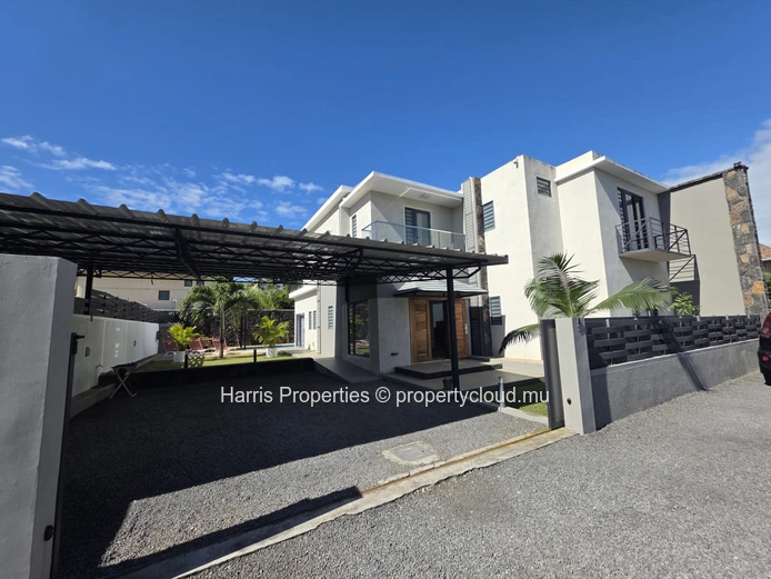 Magnifique villa en duplex meublée à louer au cœur de Grand Baie